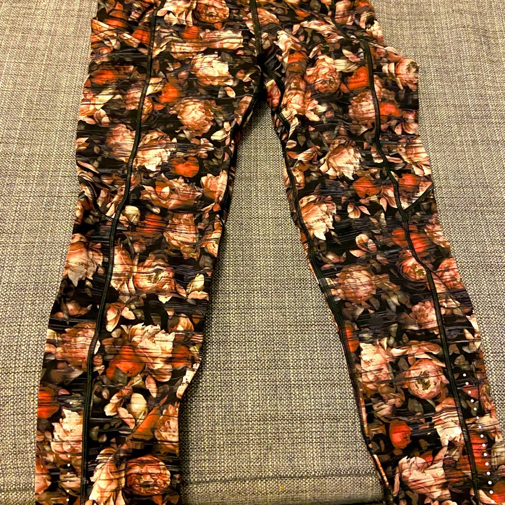 Lululemon Floral Cropped Leggings Size 4
